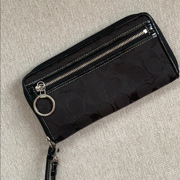Coach Handbags - Coach Wristlet/Wallet Coach Handbags - Coach Wristlet/Wallet
